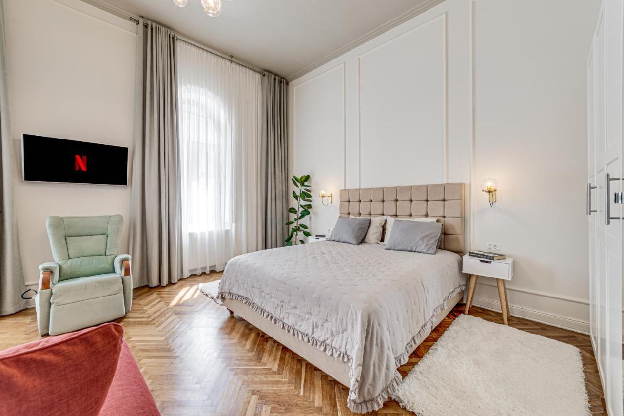 Central Family Apartment Arad Extérieur photo