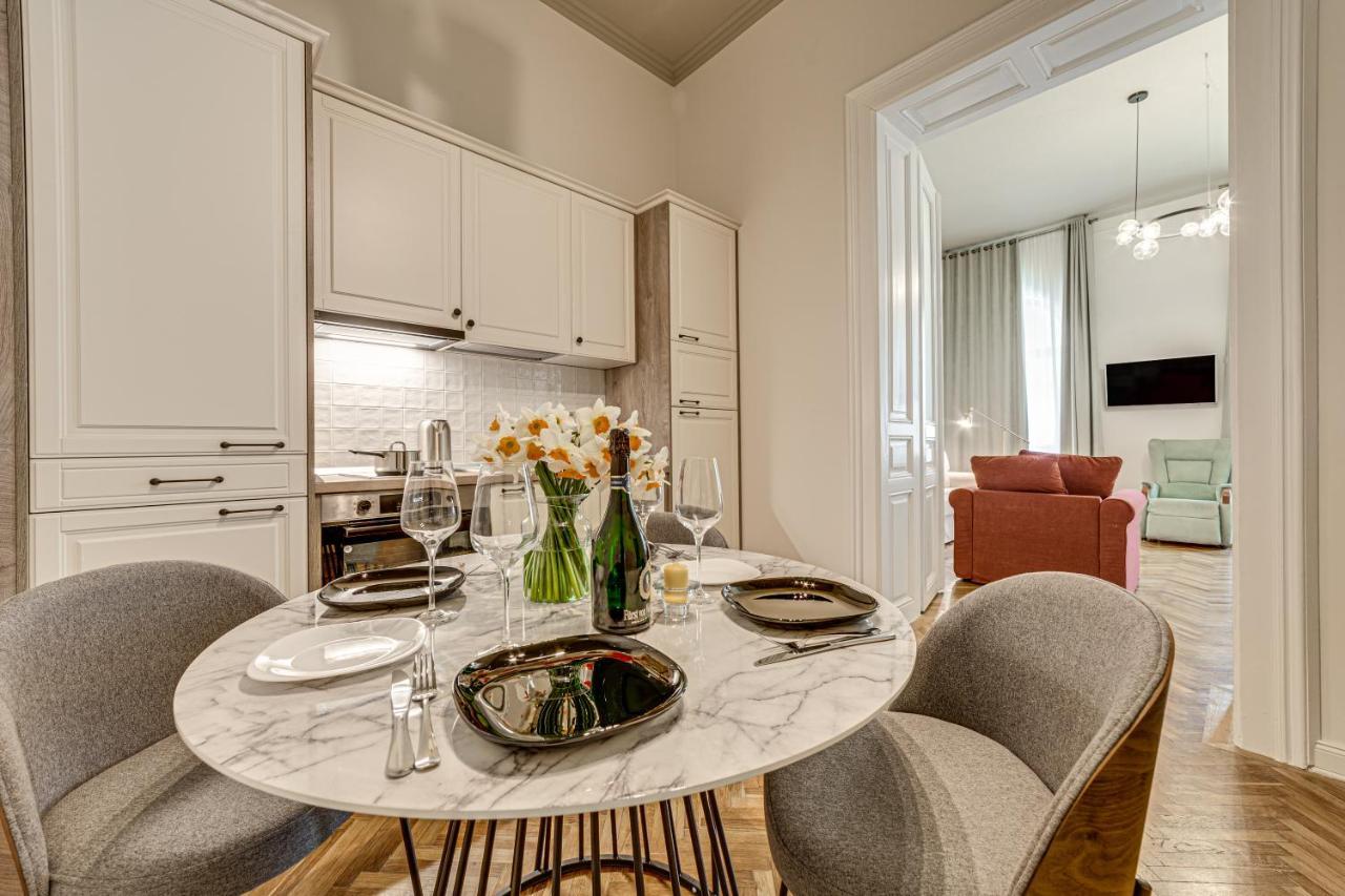 Central Family Apartment Arad Extérieur photo