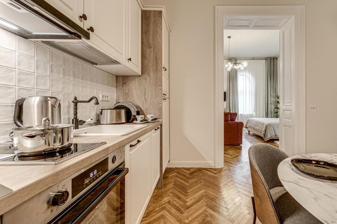 Central Family Apartment Arad Extérieur photo